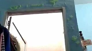 Gadis Remaja Indonesia Telanjang buat Mandi Panas di Webcam