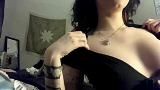 hot girl showing her big tits 😍