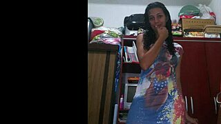 Wonder woman, show me that sexy ass in lingerie