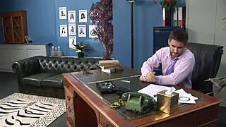 Tammie Lee Takes Cum On Face From Booty Hunter And Friend