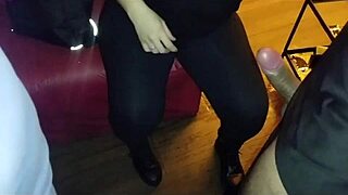 dei gostoso pro marido dotado da minha amiga que era muito gostoso e tomei toda a porra do pauzudo na frente dela