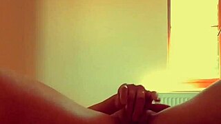 British MILF Lilithalgol’s solo session with squirting pussy action