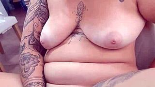 I enjoy this vibrating toy inside me