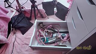 della cate visits nade nasty's pink room for fun