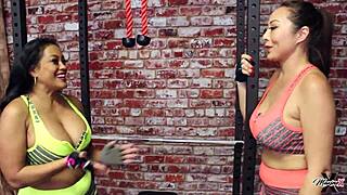 Fitness Maxine X Shows Beautiful Big Ass and Pussy