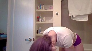 I see this Texas hottie with shaved pussy