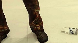 Chceš vidieť ako mi prsia rastú pri cowgirl jazde?