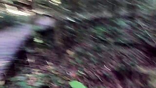 Facem sex în grădină aproape ne prind!