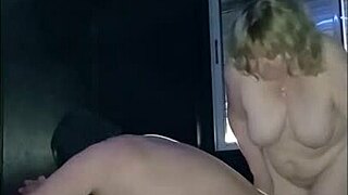 Maitresse kantalis spanks chained slave ebed