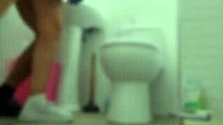 לטינה נערה לומדת שיעורי מורה אנגלית עם תחת ושדיים חשופים!