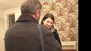 늙은 호색한 파벨 테리어, 금지된 패밀리 시나리오에서 18+ 애슐리 스위트 유혹해 사정