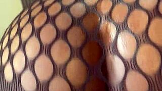 Watch this petite bubble butt ride!