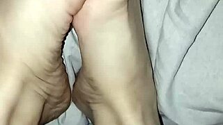 i show my bare natural feet without polish, gretala style.