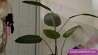 Kylie Rocket seduces Vanessa Vega with passionate licking