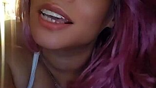 Camgirl Angelg Performs Sexy Show For Viewers