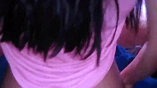 mi cuñada me despierta dándome unos ricos sentones