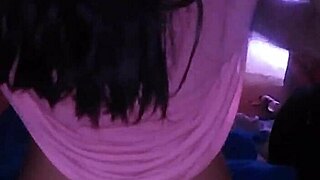 mi cuñada me despierta dándome unos ricos sentones