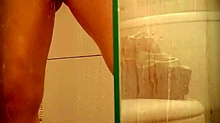 Promotora De Eventos Española Milet Depilándose El Coño Cámara Espía Real