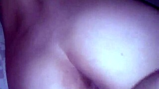 mi cuñada me despierta dándome unos ricos sentones