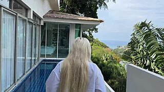 Koleginica sa faksa nudi seks i spermu izbliza