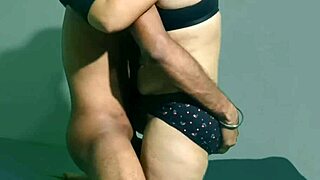 apne padosi ki patni ke saath valentine day par ghar mein sex kiya