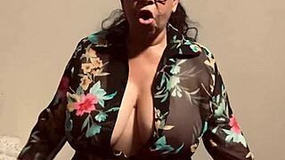 pussy fingering feels so good