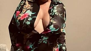 pussy fingering feels so good