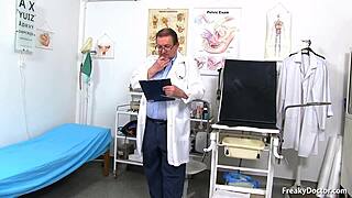 Medicalfetish - Julia Parker Nude Voyeur Gyno Exam