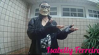 Eu E O Leo Skull In Crossdressing Adventure