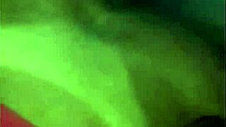 Lene deu a buceta na praça para estranhos e deixou gozar dentro e tomou a porra farta do negrão que a comeu até a última gota