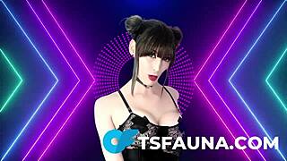 Actuación con dildo BBC de 11 pulgadas en culo caliente de shemales