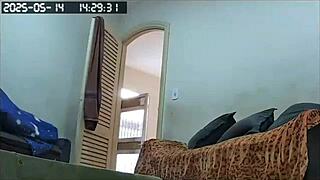 CAMERA ESCONDIDA FLAGRA EMPREGADA PELADA COM GRANDE BUCETA!