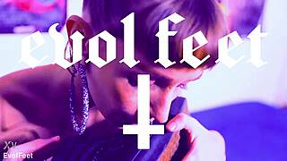 i'll make you cum with my vans sneakers and toes!