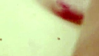 A Esta Madurita Le Gusta Provocar