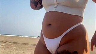 Today I'm giving a little suck on the beach 😏