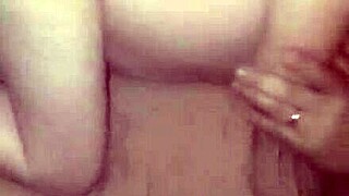 esfregando gostoso no pau do meu marido antes dele me comer com orgasmos e tits