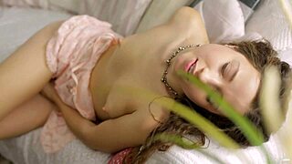 Beautiful Teen 18+ Fabricia D Is Reaching a Huge Orgasm