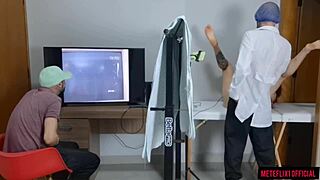 Cuckold vie vaimonsa salaiselle gynekologille ultraäänitutkimukseen