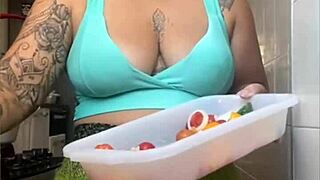 oh my god check out these super tight shorts splitting that pussy wide open in usa flashing style!