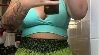 oh my god check out these super tight shorts splitting that pussy wide open in usa flashing style!