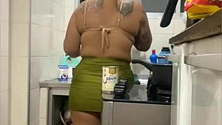 Fazendo Live Na Cozinha Mostrando Buceta Gorda