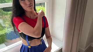 I love hot cosplay on super mario