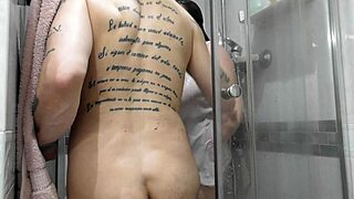 i'm with enormes tetas en la ducha getting cum in my mouth from muscular guy