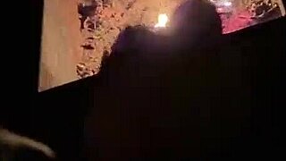 فلتشت كسي المبلول برا مع زوجي وزبه الكبير عند النار