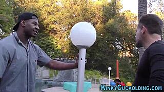 أوف، هالبيبة الخاينة تاخد قذف زب أسود كبير ضخم وهي تهيني!