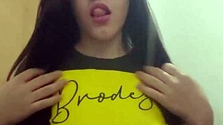 vem ver minha bucetinha piscando por voce in big ass solo masturbation. she strips with clothes ripped for bisexual lesbian cum action.