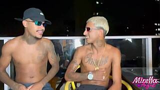 funkeira chama novinho maloqueiro no seu ape e acabam transando na varanda