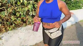 Ruiva with Giant Ass Filmed Training by Her Lover in Gym Session