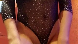 vem ver minha bucetinha piscando por voce in big ass solo masturbation. she strips with clothes ripped for bisexual lesbian cum action.