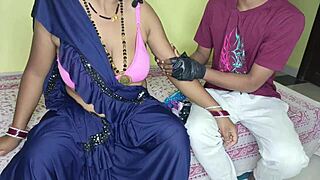 सौतेला बेटा सौतेली माँ की पैंटी चुरा बालों वाली चूत सूंघा, चाटा और डॉगी में चोदा तक स्क्वर्टिंग orgasms